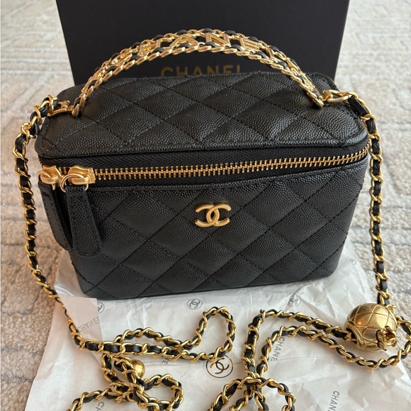 Chanel Mini Bag/Crossbody comes in a box.  Gift w/ Purchase Item 💯 Authentic - Picture 1 of 10